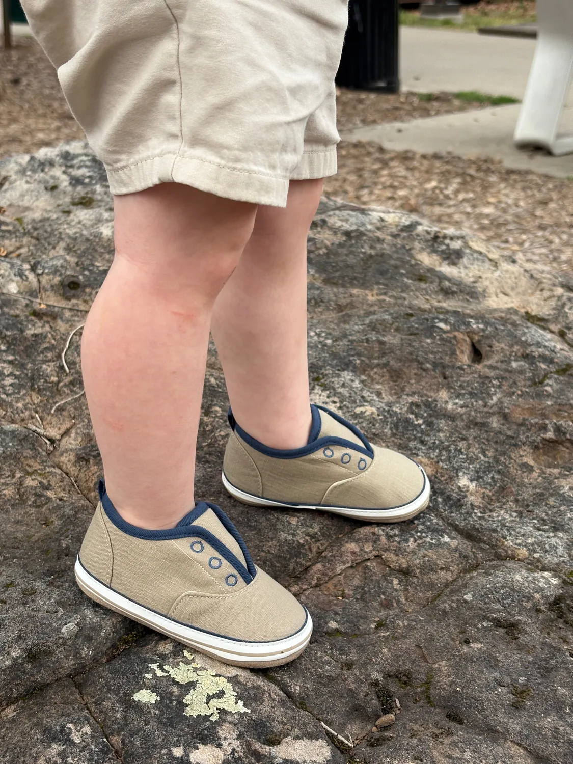 Robeez First Kicks Calder baskets bébé taupe slip-on
