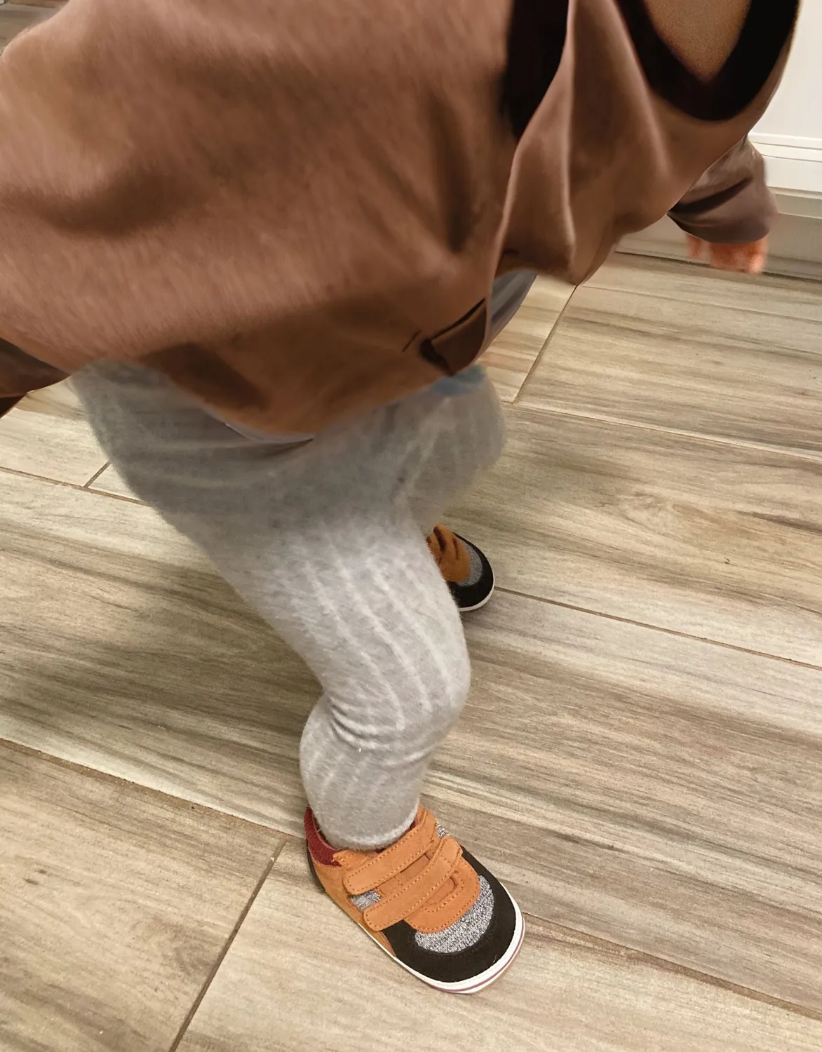 Robeez First Kicks Raiden chaussures bébé camel montantes
