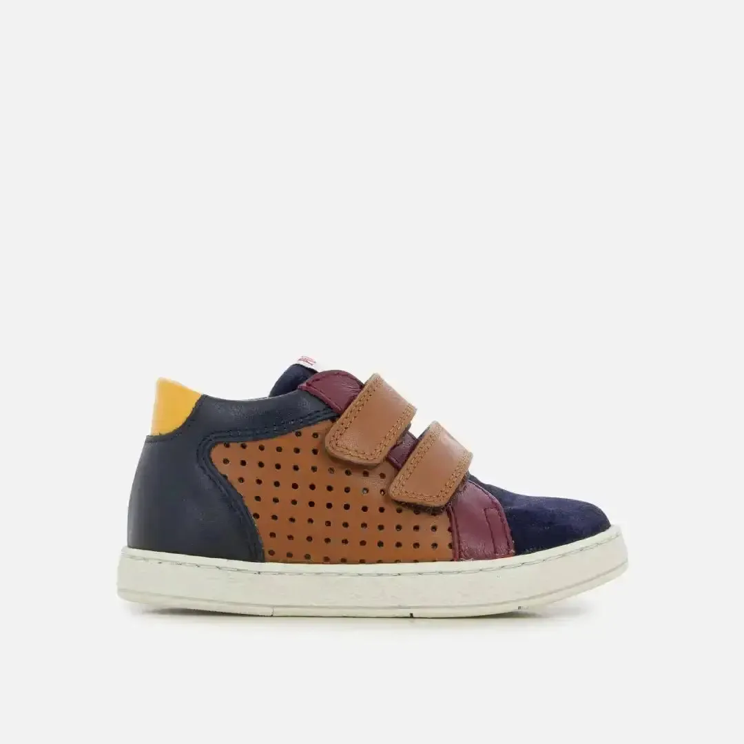 10is Mousse Easy Perfo baskets camel marine garçon