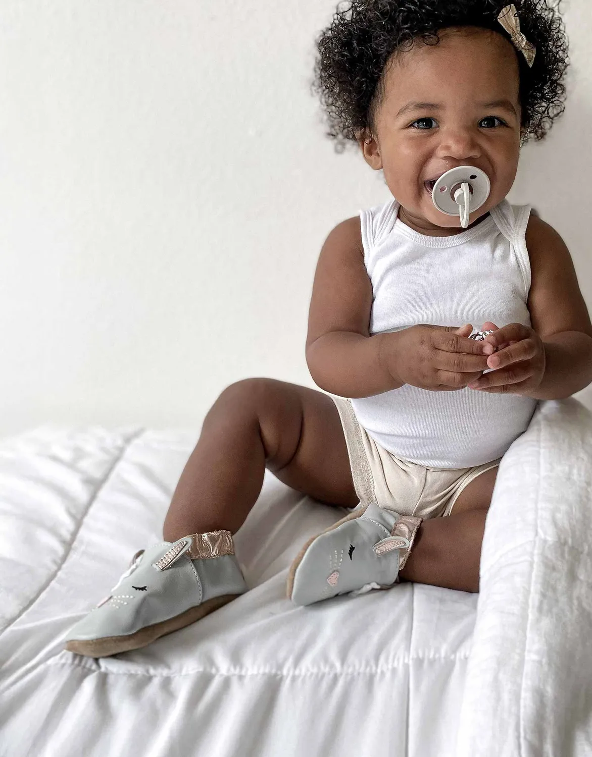Robeez Soft Soles Heart Bunny chaussons bébé gris lapin