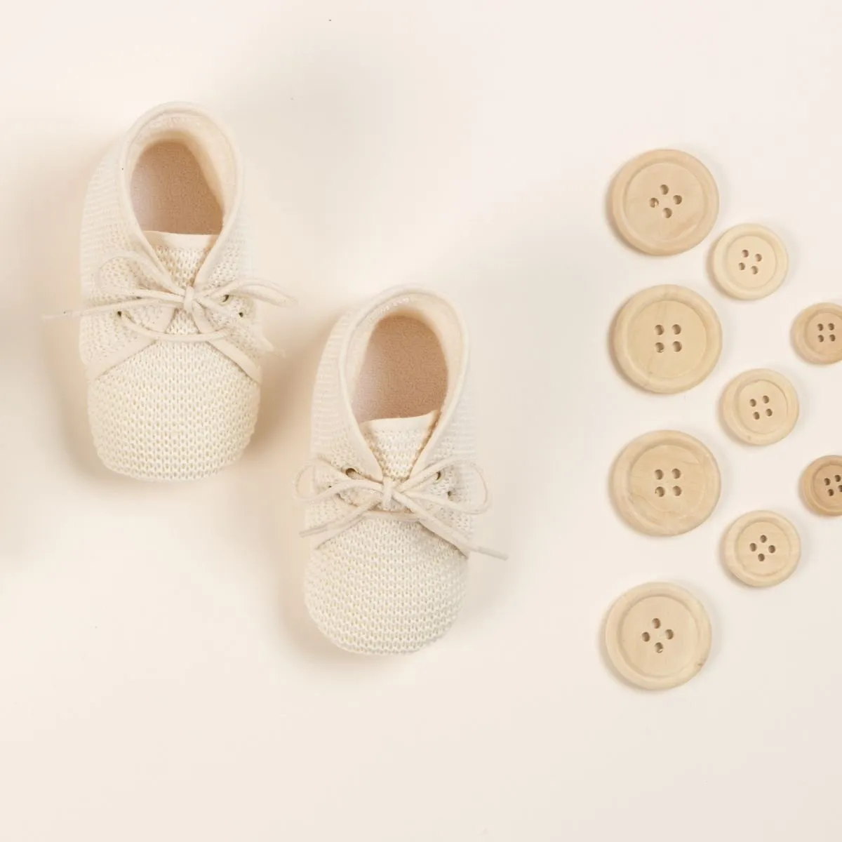 Le Petit Fils du Cordonnier Dandy Beige chausson bébé tricot