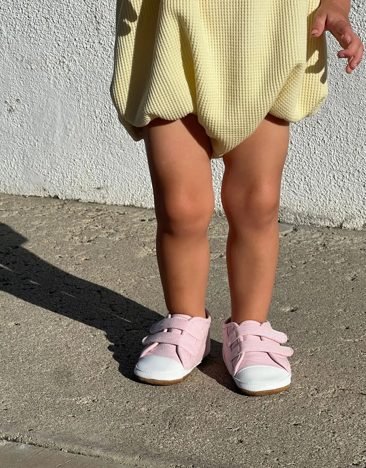 Robeez First Kicks Joleen baskets bébé rose toile